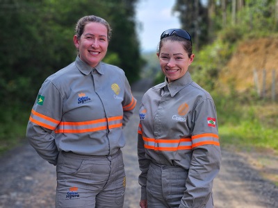 Dia do Eletricista: Conheça a história da primeira dupla de eletricistas mulheres da Celesc