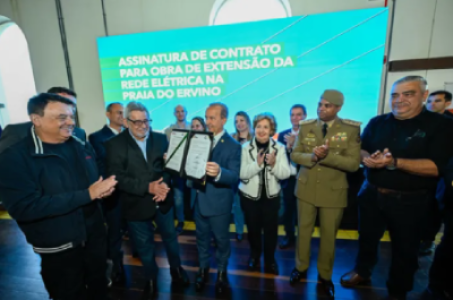 Parceria entre Governo do Estado e prefeitura de São Francisco do Sul garante energia à Praia do Ervino 