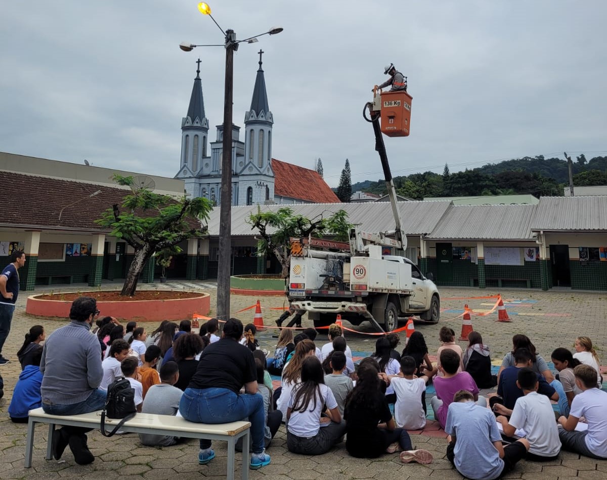 Celesc nas Escolas leva educação sobre energia a mais de 5,5 mil crianças no primeiro semestre de 2025