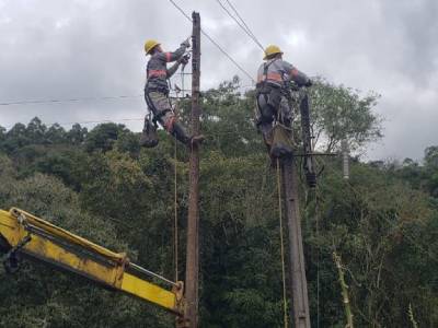 Ciclone:  Celesc restabelece 95% do sistema elétrico catarinense