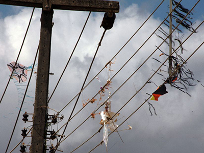 Celesc alerta para os riscos de pipas na rede elétrica